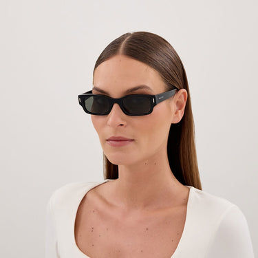 Alexander McQueen Occhiali da Sole AM0549S 001 Nero Grigio Donna 4