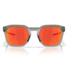 Oakley Occhiali da Sole OO9555 955506 HSTN SQ 2.0 Grigio Fumo Opaco Prizm Ruby Unisex Polarizzati 